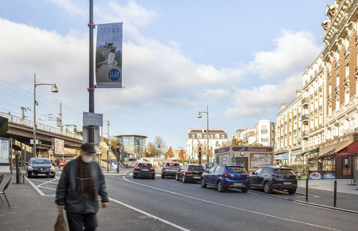 La future gare Nogent - Le Perreux du Grand Paris Express sera adossée à la gare du RER E existante, à proximité de la place Belvaux au Perreux-sur-Marne. Elle sera surplombée par un vaste complexe immobilier.