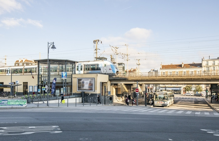 Actuelle entrée du RER E côté Nogent-sur-Marne, qui deviendra un véritable pôle d'échanges multimodal.