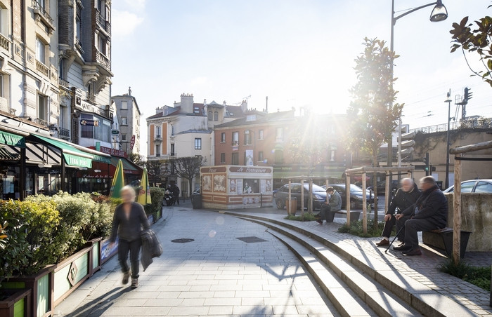 Place Belvaux au Perreux-sur-Marne, les places de stationnement pour voitures seront progressivement remplacés par des arceaux pour vélos.