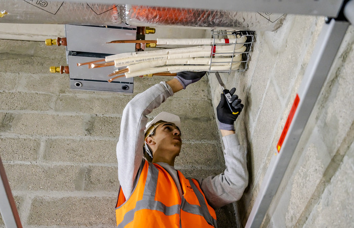 Sur les chantiers des ouvrages Colonel Grancey, Pré de l’Étang et Thorez, de nouvelles entreprises ont pris place pour aménager et équiper les puits.