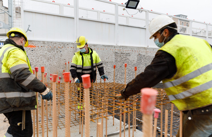 Une cinquantaine de compagnons travaillent quotidiennement sur le chantier. 