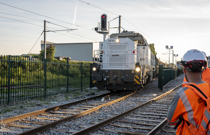 Un train de chargement au niveau de l’ITE. 