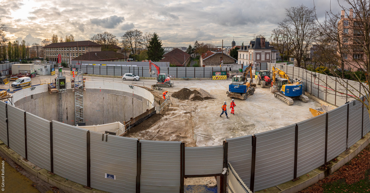 Vue du chantier de l'ouvrage La Pelouse, ouvrage de service de la ligne 16, situé à Clichy-sous-Bois