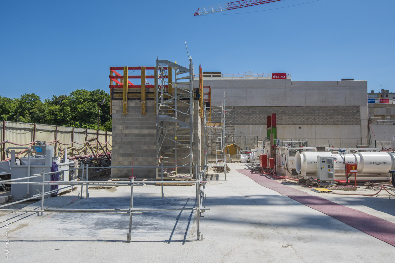 En surface, le bâtiment qui accueillera chaque jour 48 000 voyageurs progresse dans sa construction.