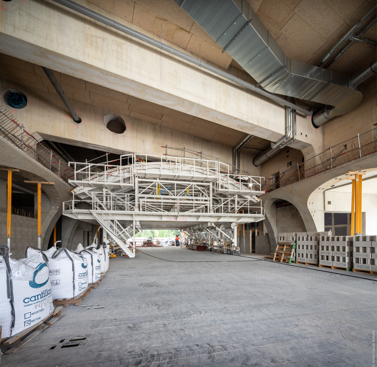 L'outil coffrant dans la gare, pour construire la voûte