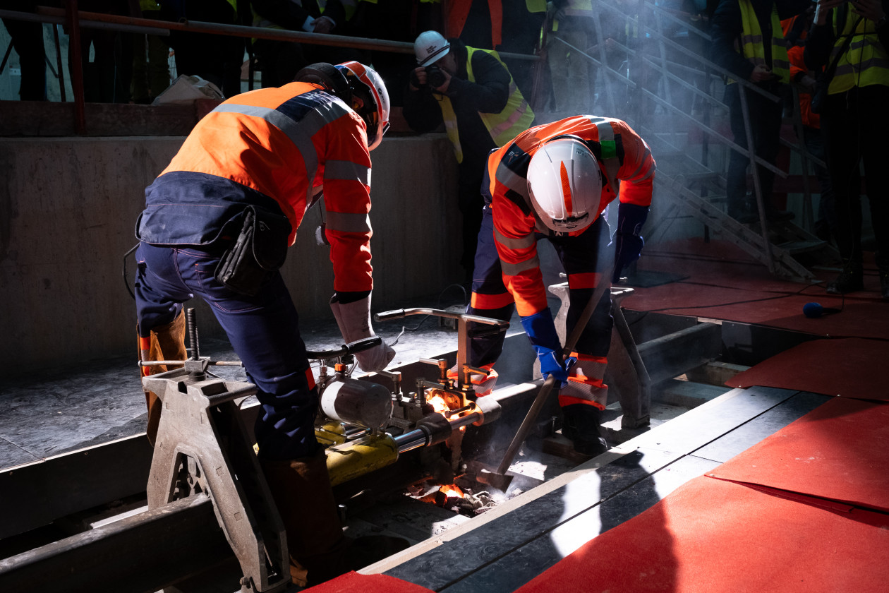 Dernière soudure de rails de la ligne 15 Sud du Grand Paris Express