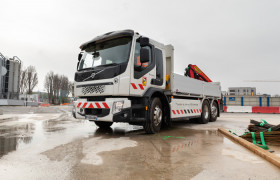 Janvier : Un camion grue électrique fait son entrée sur le chantier du puits Agnès à Aubervilliers. Une première en Europe destinée à limiter l’impact environnemental des travaux et à améliorer les conditions de travail des compagnons. 