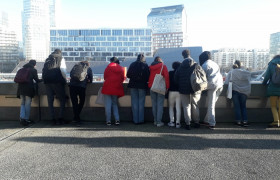 Les élèves du collège Petits Ponts (Clamart) et du collège J. Auriol (Boulogne-Billancourt) lors de la visite du chantier de la gare Pont de Sèvres et ses abords