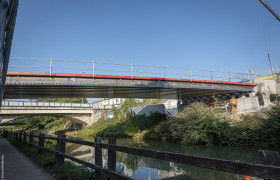 Un pont en construction au-dessus du canal de l’Ourcq à Sevran