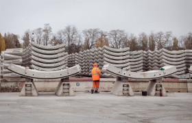 Au premier plan, deux voussoirs ultra bas carbone