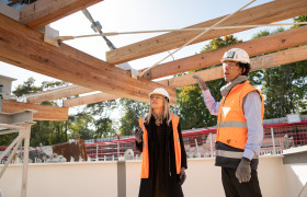 Sylvie Guillaume (AREP) et Fabrice Marbeuf (SYSTRA) se retrouvent sur le chantier de Noisy - Champs.