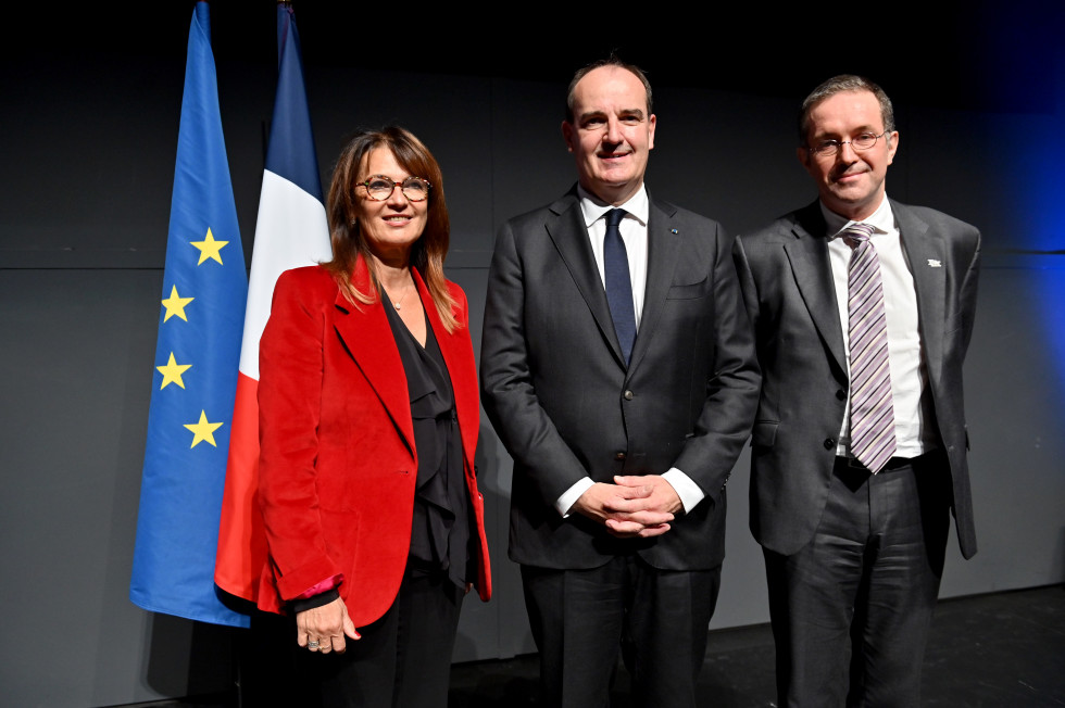 Jean Castex entouré d'Hélène de Comarmond, maire de Cachan, et de Nicolas Samsoen, maire de Massy.