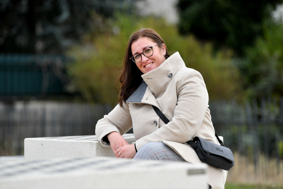 Portrait de Peggy Aïchouchen, bénéficiaire de la clause d'insertion de la Société du Grand Paris"