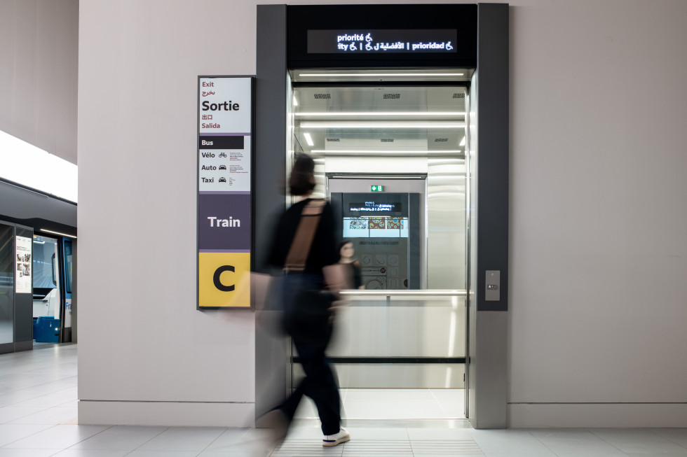 La Fabrique du métro _ nouvelle cabine ascenseur et son habillage extérieur.jpg