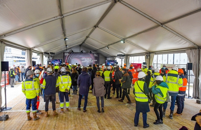 Les équipes de la Société du Grand Paris et du groupement Horizon étaient présentes sur le chantier de la gare Créteil l’Échat pour assister à l’événement de fin de creusement de la ligne 15 Sud.