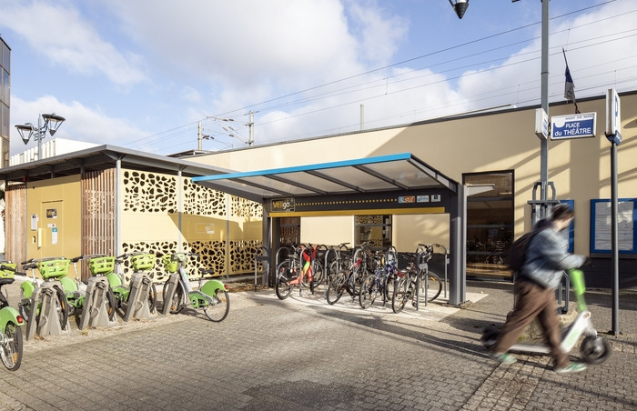 Place du Théâtre à Nogent-sur-Marne, la consigne à vélos sera notamment agrandie pour satisfaire les besoins des nouveaux usagers du Grand Paris Express.