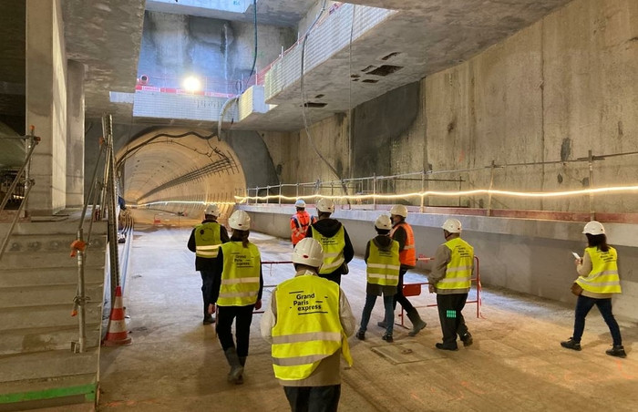 Ouvrage Sentier des Marins, les visiteurs au niveau du tunnel de la ligne 15 Sud, en direction de la gare Bry – Villiers – Champigny.