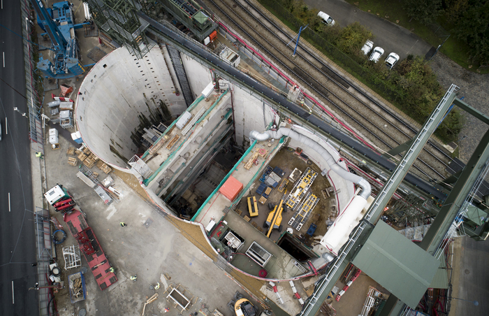 Situé à Sèvres, ce puits de départ du tunnelier de la ligne 15 Sud a été conçu en trilobe pour permettre la sortie d'un des tunneliers de la ligne 15 Ouest. 