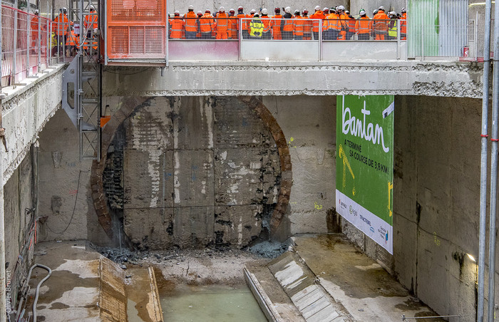 La paroi du puits du Canal cède peu à peu face à la pression de la roue de coupe de Bantan 