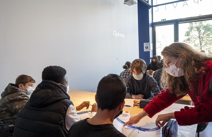 Après la visite de la gare Pont de Sèvres, les jeunes Clamartois et Boulonnais ont été sensibilisés aux filières technologiques et professionnelles liées aux différents métiers du projet