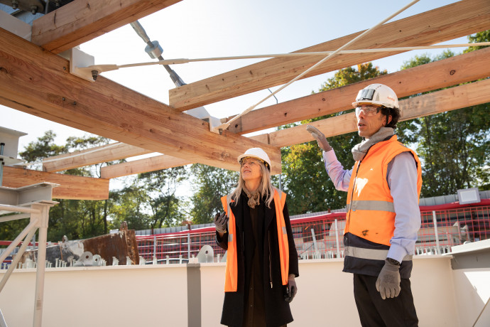 Sylvie Guillaume (AREP) et Fabrice Marbeuf (SYSTRA) se retrouvent sur le chantier de Noisy - Champs.