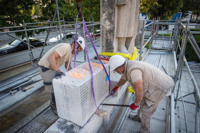 En juin 2023, le monument aux morts de la ville de Champigny-sur-Marne est démonté bloc pour par bloc du rond-point Jean-Baptiste Clément pour être réinstallé, pendant la durée des travaux de la ligne 15 Est, aux abords de l’hôtel de ville. 