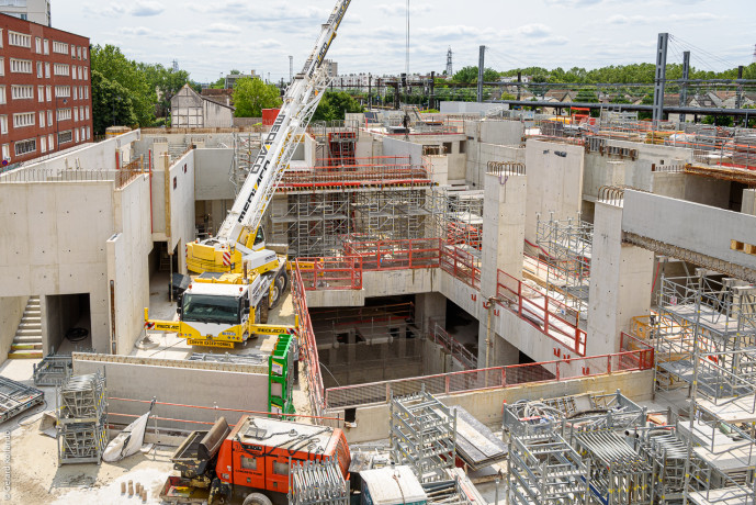 La construction du bâtiment voyageurs de la gare du Vert de Maisons